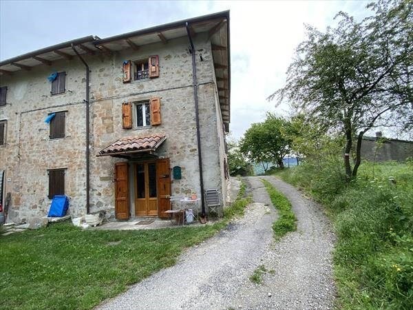 casa semindipendente in vendita a Castiglione dei Pepoli in zona Sparvo
