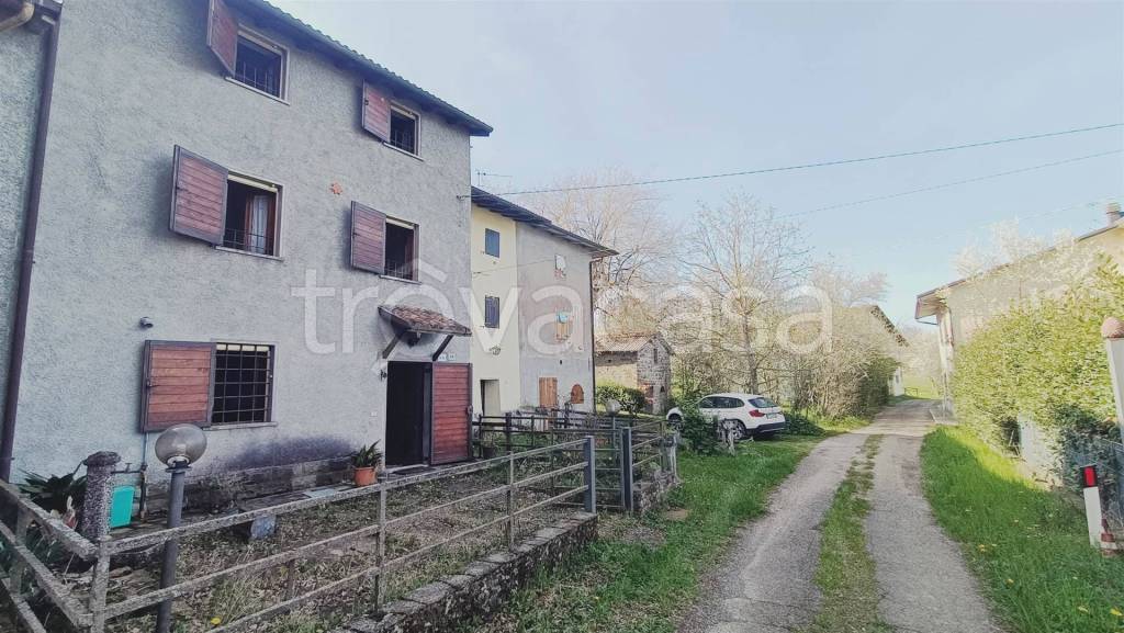 casa indipendente in vendita a Castiglione dei Pepoli in zona Sparvo