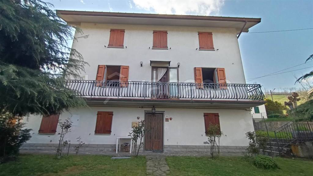 appartamento in vendita a Castiglione dei Pepoli in zona Sparvo