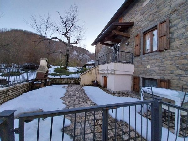 casa indipendente in vendita a Castiglione dei Pepoli in zona Roncobilaccio