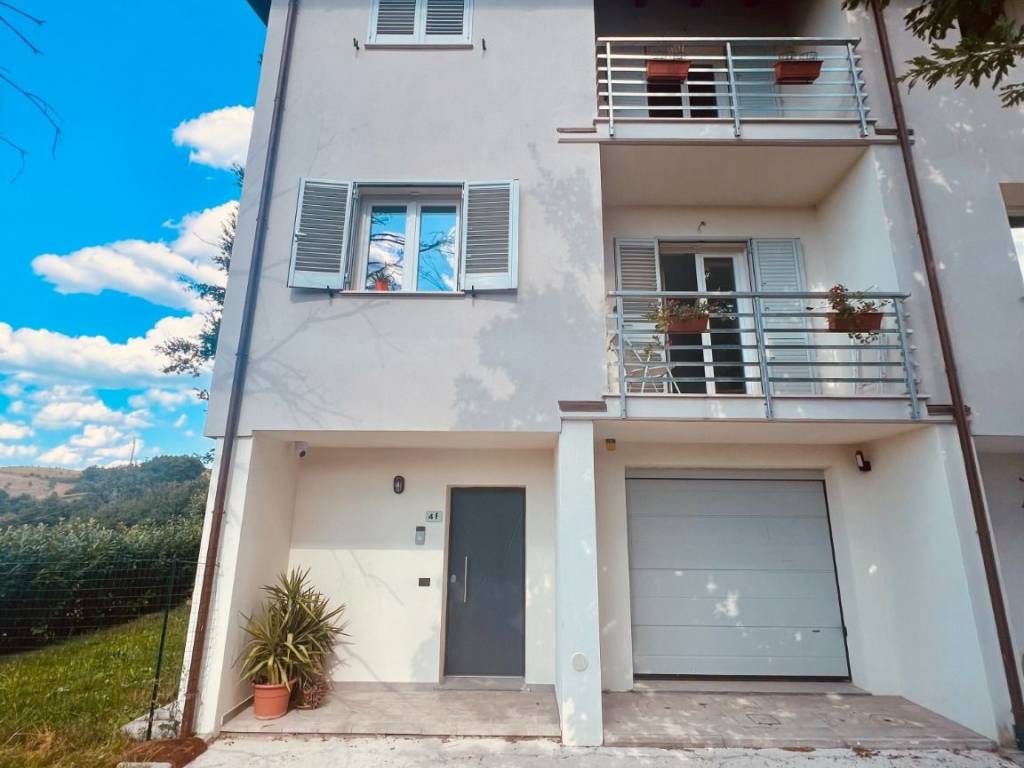 casa indipendente in vendita a Castiglione dei Pepoli in zona Roncobilaccio