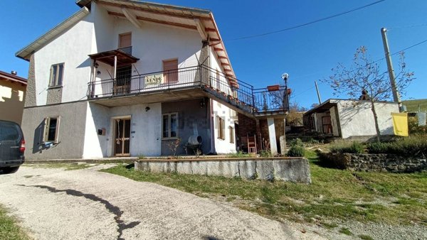 casa indipendente in vendita a Castiglione dei Pepoli in zona Creda