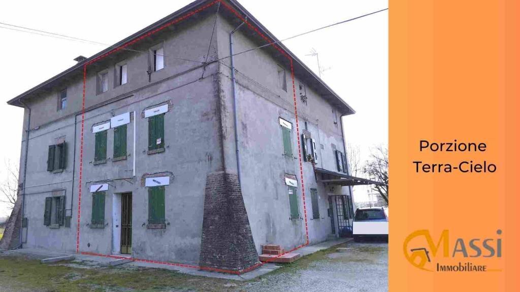 intera palazzina in vendita a Crevalcore in zona Palata Pepoli