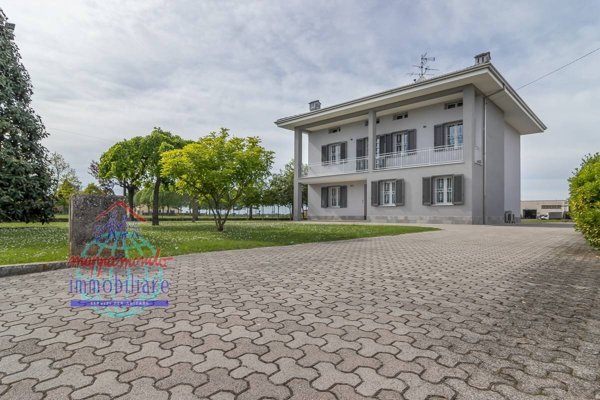 casa indipendente in vendita a Crevalcore in zona Bevilacqua