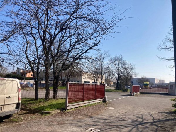 locale commerciale in vendita a Crevalcore