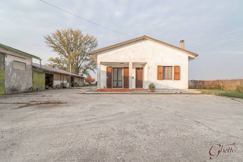 casa indipendente in vendita a Crevalcore in zona Galeazza