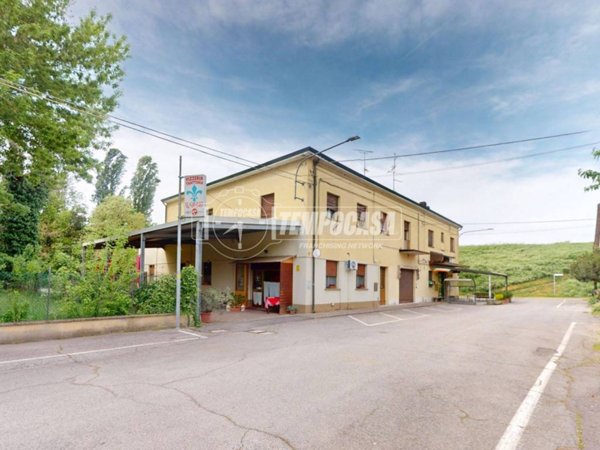 negozio in vendita a Crevalcore in zona Caselle