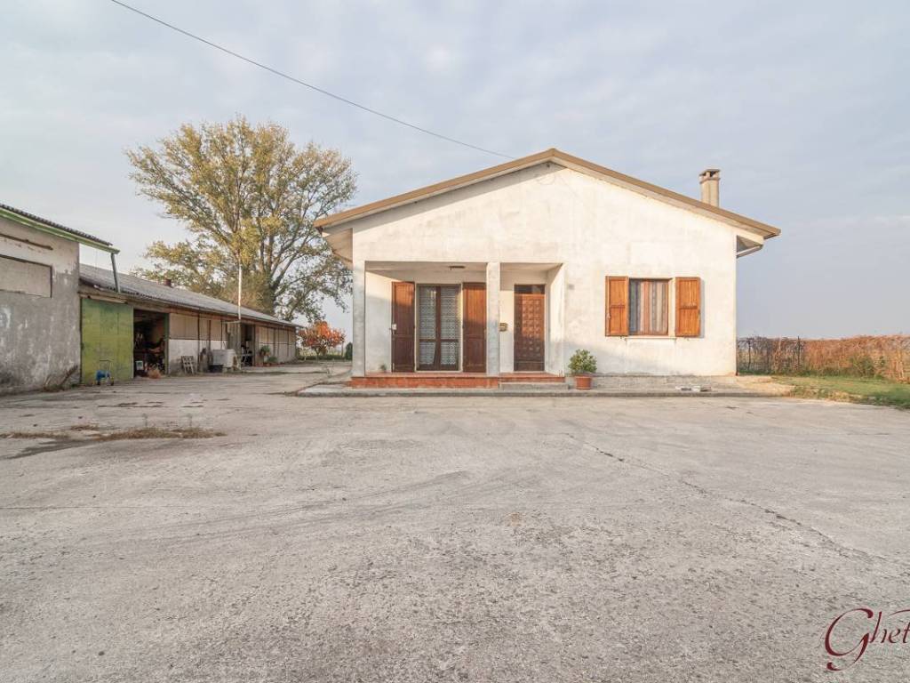 casa indipendente in vendita a Crevalcore in zona Galeazza