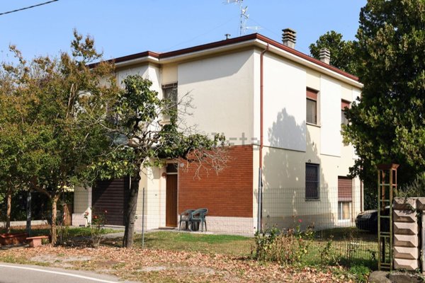 casa indipendente in vendita a Crevalcore in zona Caselle