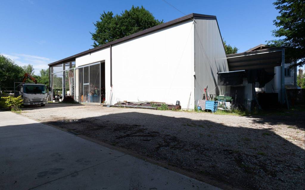 appartamento in vendita a Crevalcore in zona Caselle