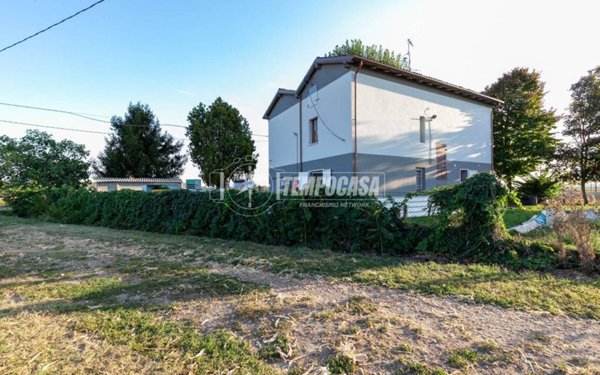 casa indipendente in vendita a Crevalcore in zona Sammartini