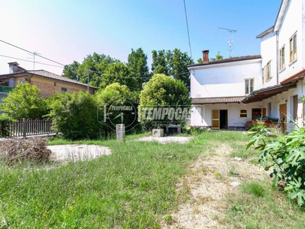 intera palazzina in vendita a Crevalcore in zona Palata Pepoli