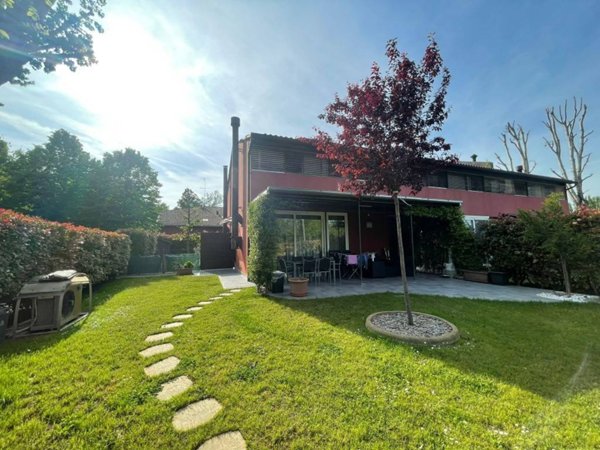 casa indipendente in vendita a Crevalcore in zona Sammartini