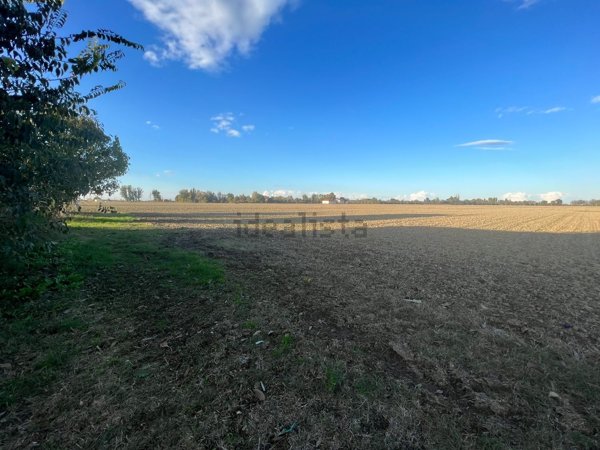 locale di sgombero in vendita a Crevalcore