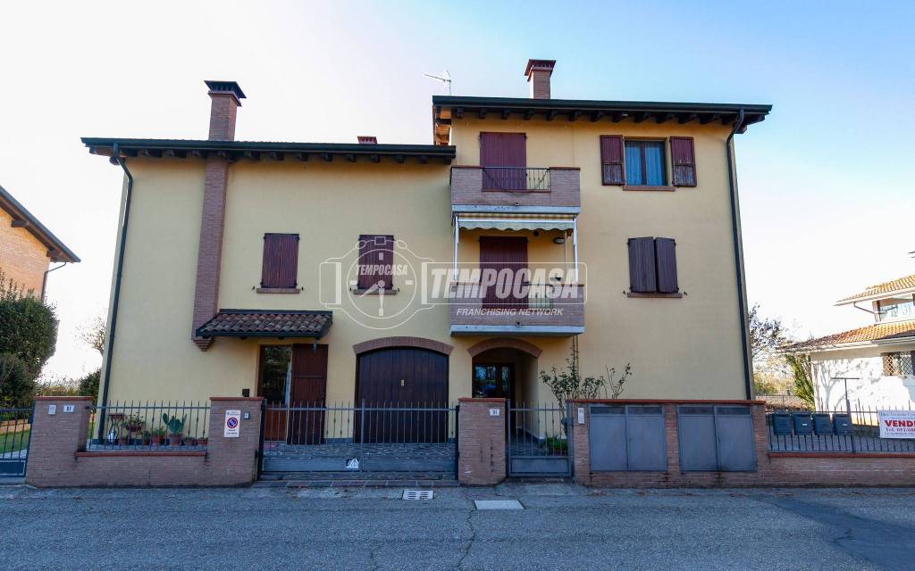 appartamento in vendita a Crevalcore in zona Caselle