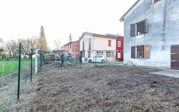 casa indipendente in vendita a Crevalcore in zona Caselle