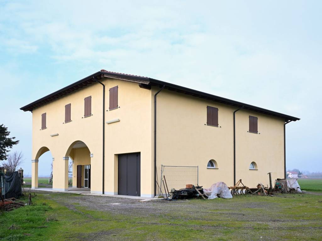 locale commerciale in vendita a Crevalcore