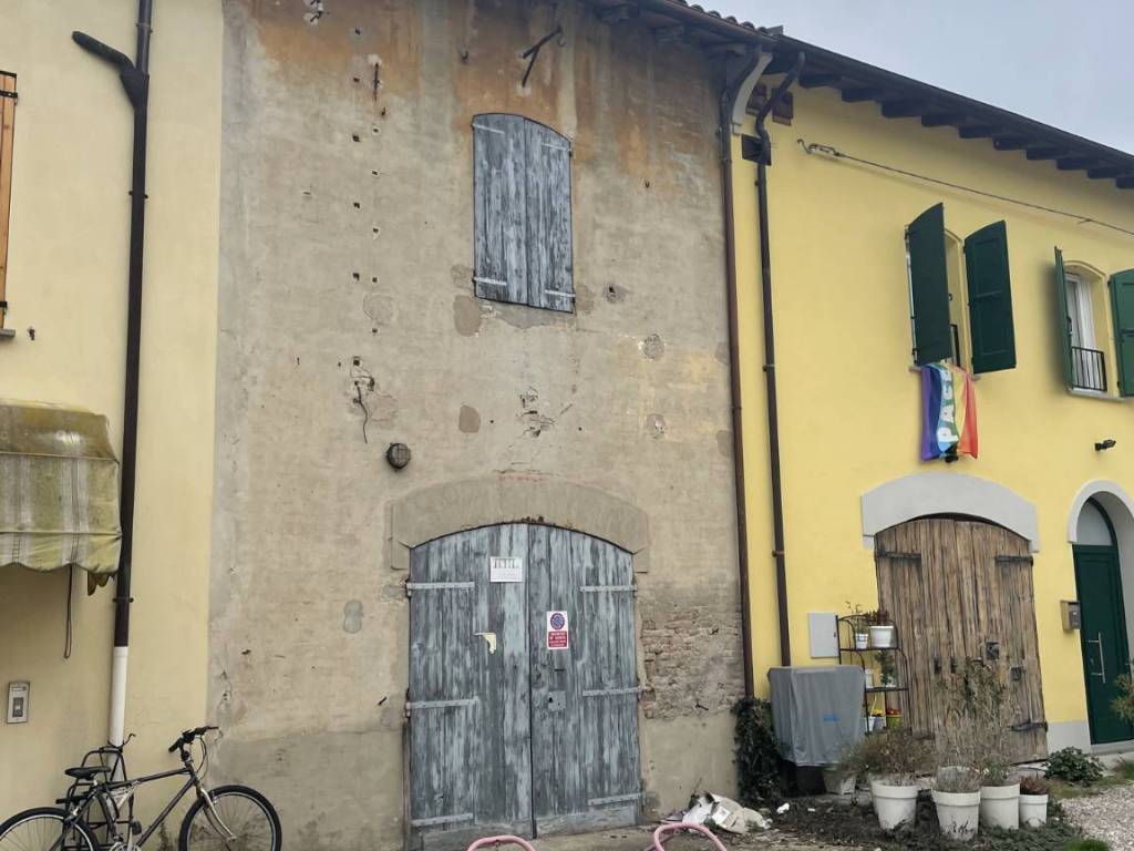 locale di sgombero in vendita a Crevalcore