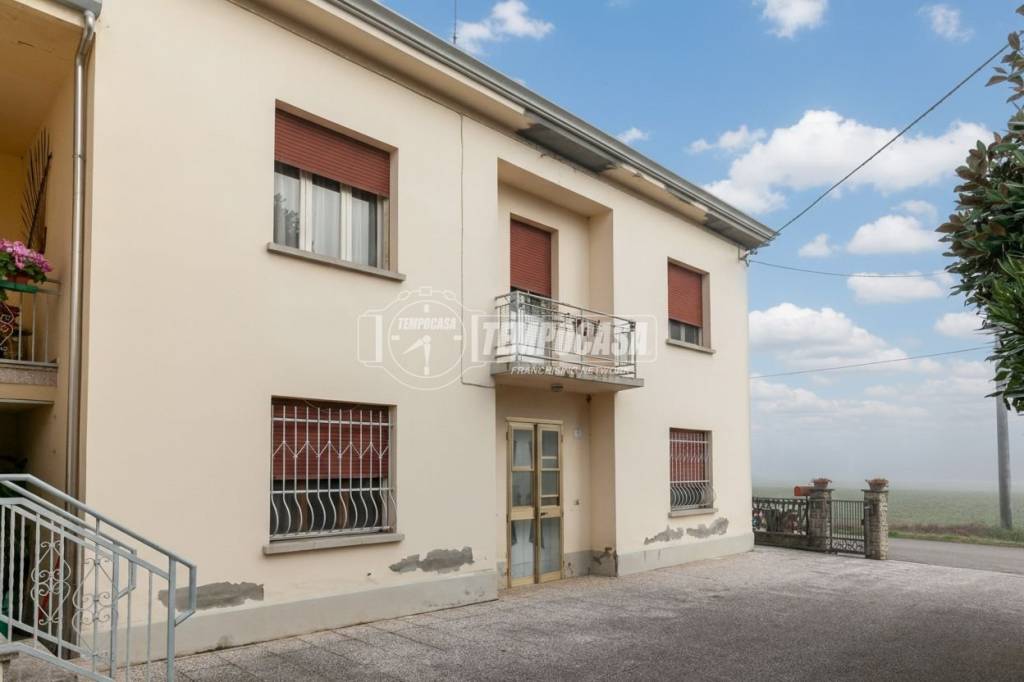 appartamento in vendita a Crevalcore in zona Galeazza
