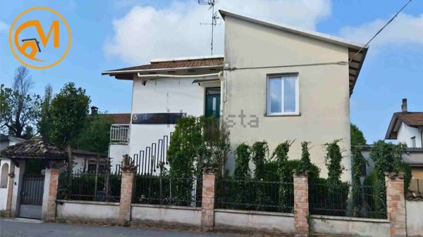 casa indipendente in vendita a Crevalcore in zona Bevilacqua