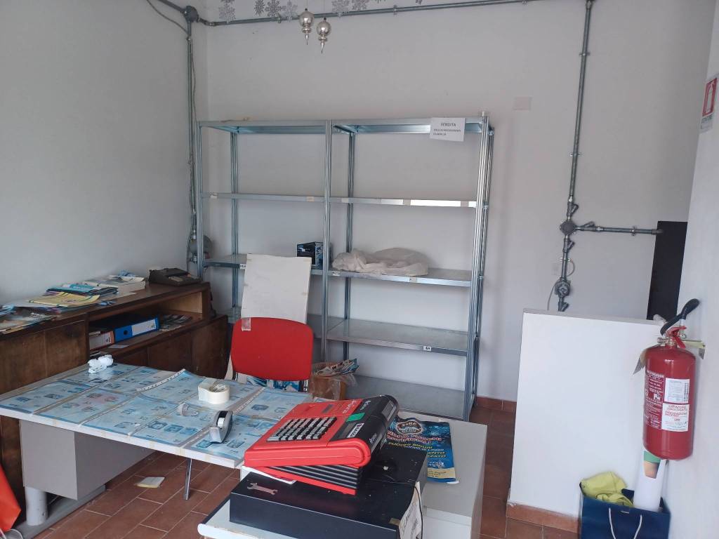 negozio in vendita a Crevalcore in zona Palata Pepoli