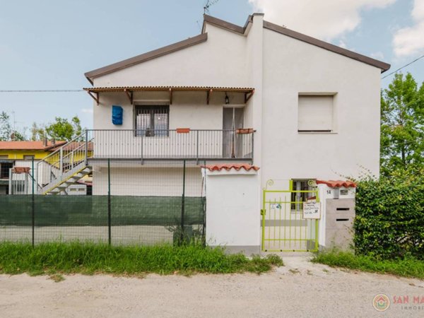 casa indipendente in vendita a Crevalcore in zona Galeazza