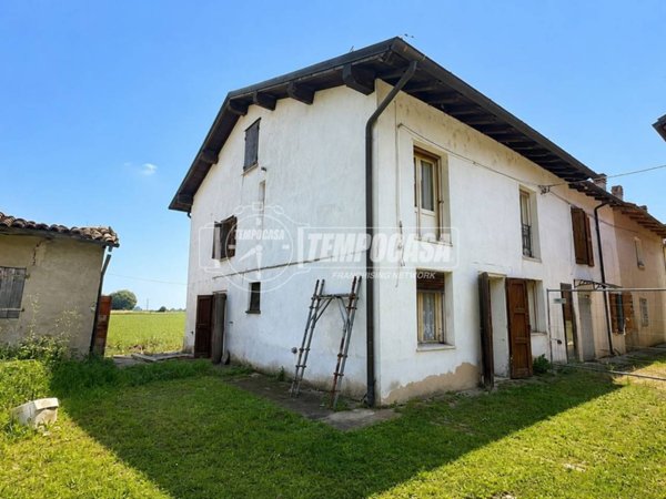 appartamento in vendita a Crevalcore in zona Caselle