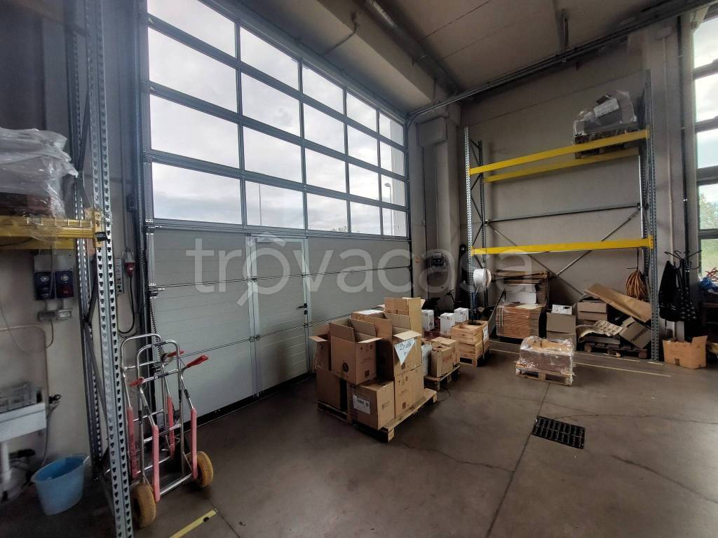 locale di sgombero in vendita a Dozza in zona Toscanella