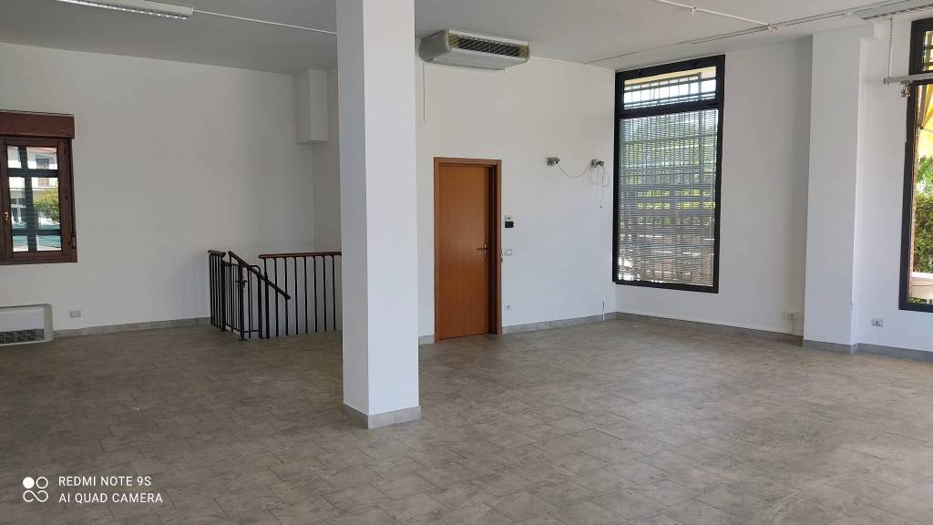 negozio in vendita a Dozza in zona Toscanella