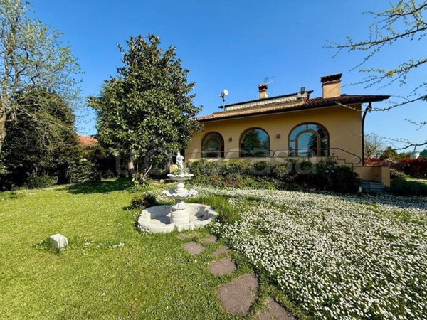 casa indipendente in vendita a Dozza