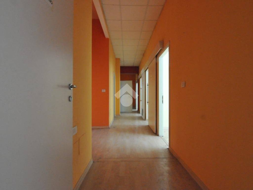 negozio in vendita a Dozza in zona Toscanella