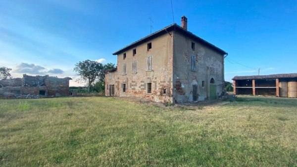 esavano in vendita a Dozza in zona Toscanella