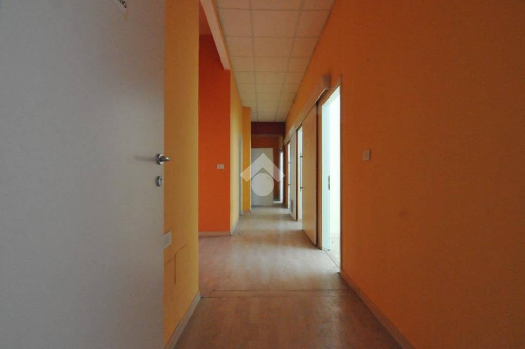 negozio in vendita a Dozza in zona Toscanella