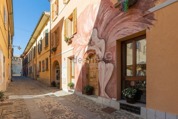 locale commerciale in vendita a Dozza