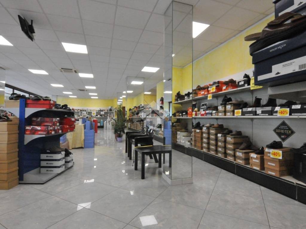 negozio in vendita a Dozza in zona Toscanella