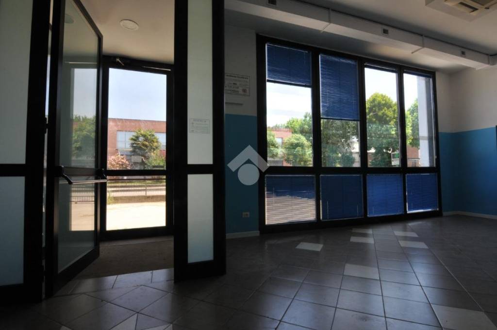 negozio in vendita a Dozza in zona Toscanella