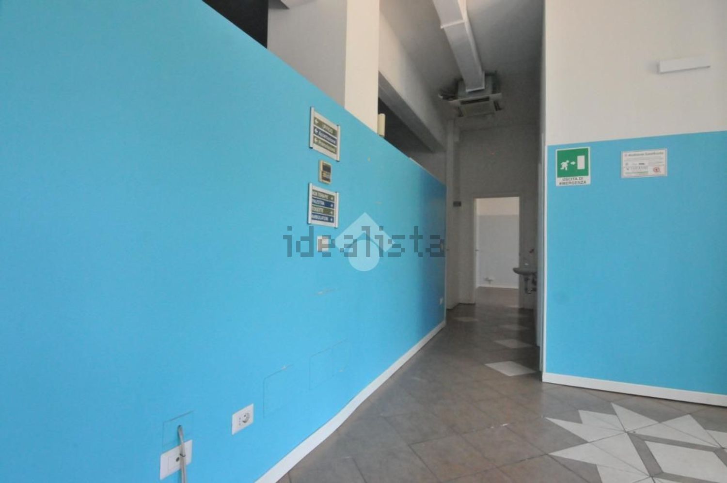 locale commerciale in vendita a Dozza