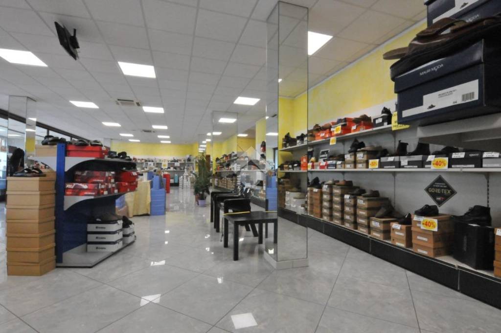 negozio in vendita a Dozza in zona Toscanella