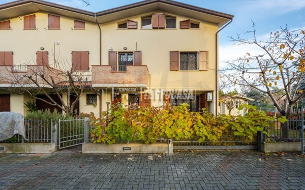 casa indipendente in vendita a Dozza