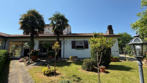 casa indipendente in vendita a Dozza