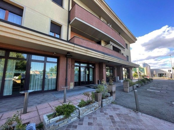 locale commerciale in vendita a Dozza