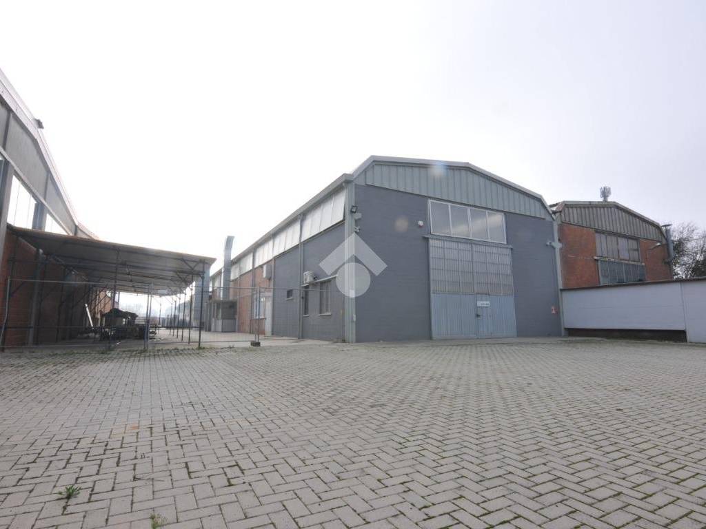 locale commerciale in vendita a Dozza in zona Toscanella