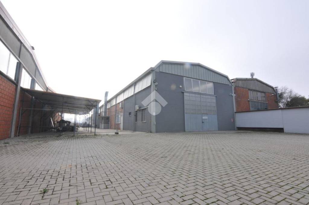 locale commerciale in vendita a Dozza in zona Toscanella