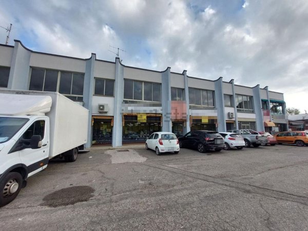 locale commerciale in vendita a Dozza in zona Toscanella