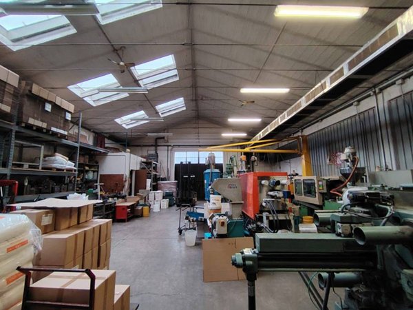 locale commerciale in vendita a Dozza in zona Toscanella