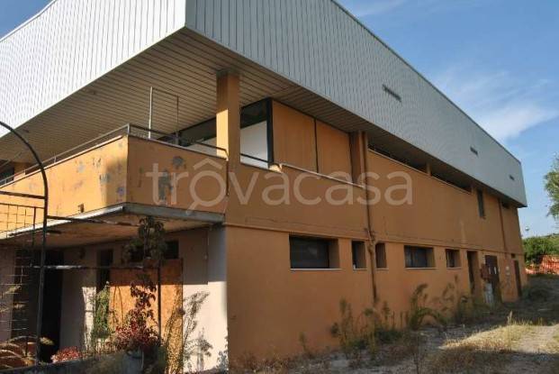 locale commerciale in vendita a Dozza in zona Toscanella