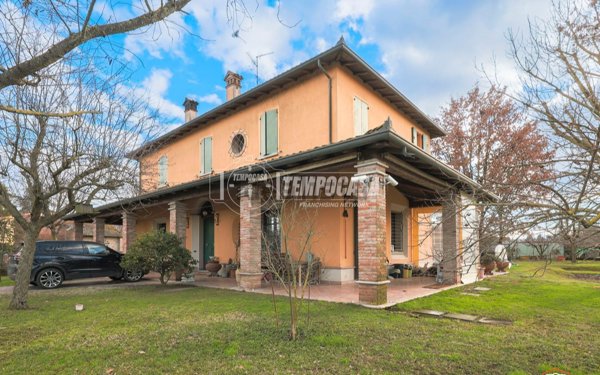 casa indipendente in vendita a Dozza in zona Toscanella