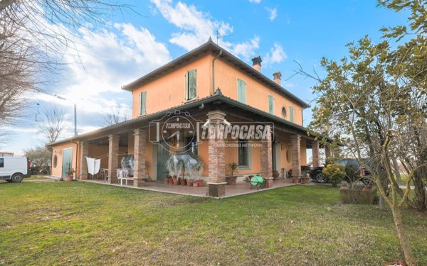 casa indipendente in vendita a Dozza in zona Toscanella