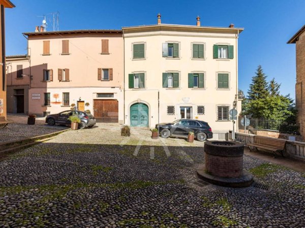 casa indipendente in vendita a Dozza