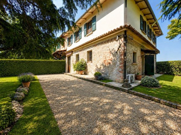 casa indipendente in vendita a Dozza